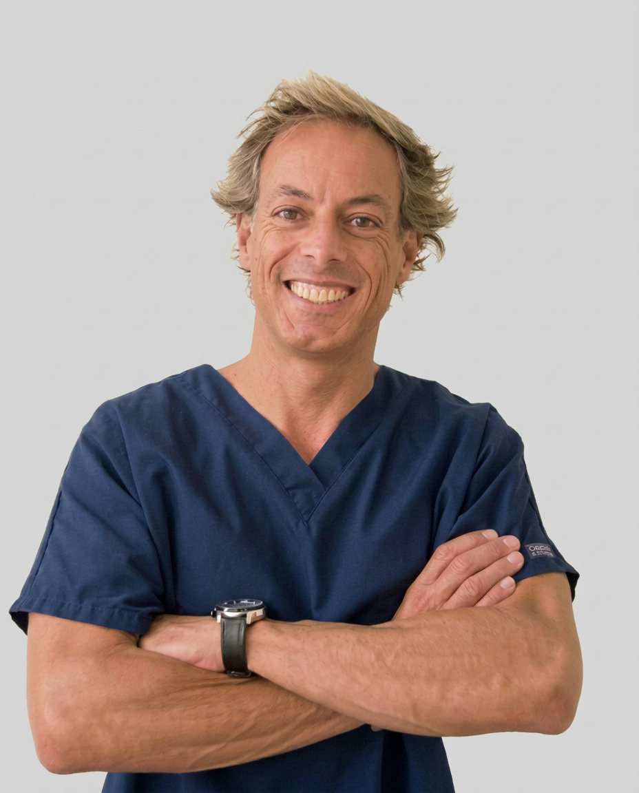 Retrato de Dr. José Miguel Mendes — Especialista en Ortodoncia y Disfunción Craneomandibular